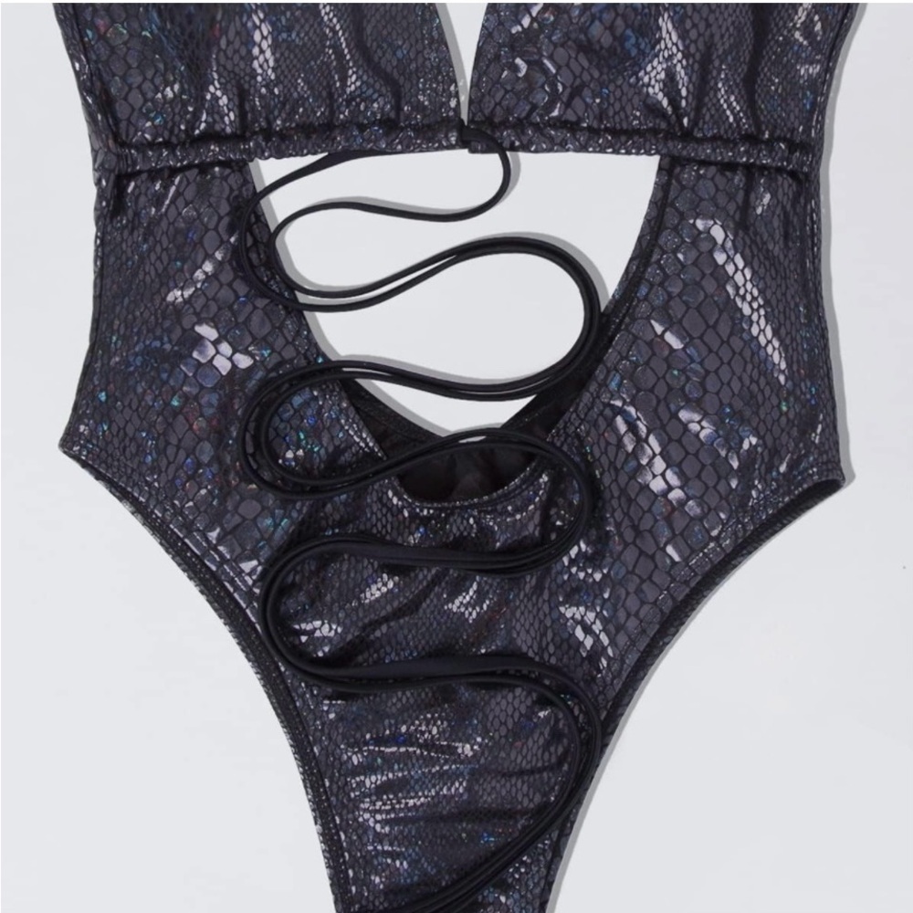 NWOT Metallic Black Snakeskin Cutout Swimsuit - Picture 6 of 12
